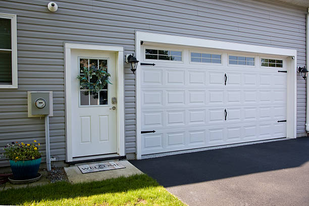 24/7 Emergency Garage Door Panel Replacement experts in Milford Mill, MD
